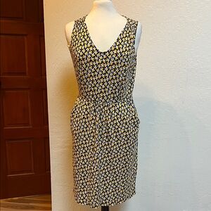 Boden Melinda Jersey Dress in a navy blue and yellow daisy print